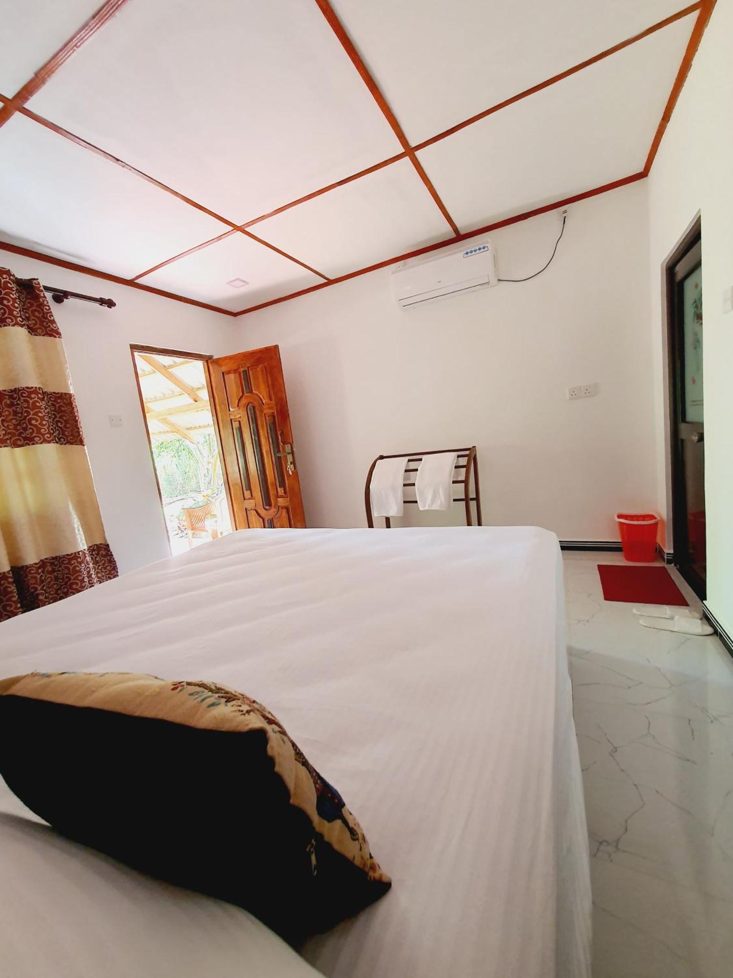 Jungle Eco Lodge & Safari Sigiriya Ngoại thất bức ảnh